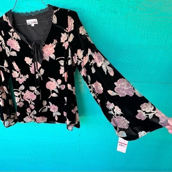 NANETTE LEPORE BLACK VELVET FLORAL BURNOUT LS BLOUSE BELL SLEEVES SIZE XS NWT - Picture 2 of 11